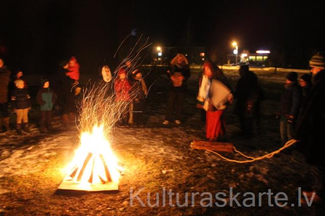 Folkloras kopa "Saulgani"